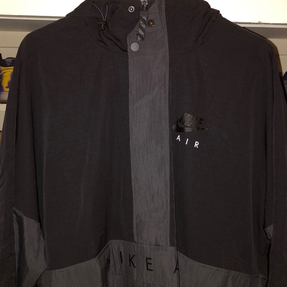 BRANDNEW Nike Wind breaker Size L , Black Grey